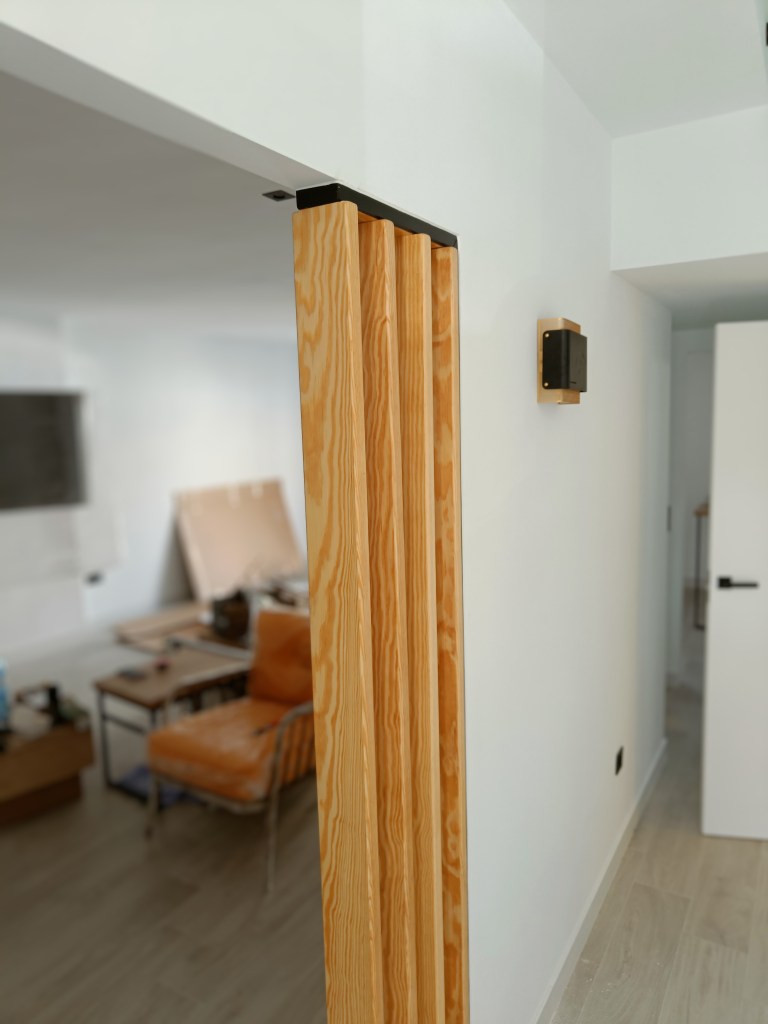 Puerta de madera a medida de Muebles Carrascosa